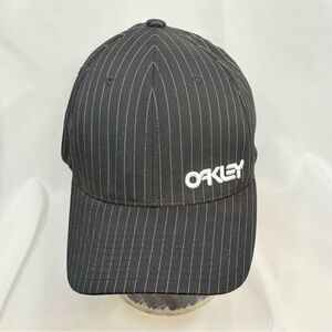 Oakley Fitted Pinstripe Hat Flexfit Size L/XL Black White Cap Tin Can? Wave?